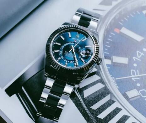 The blue dial Rolex Sky-Dweller with steel case is the most popular one among all the Sky-Dweller.